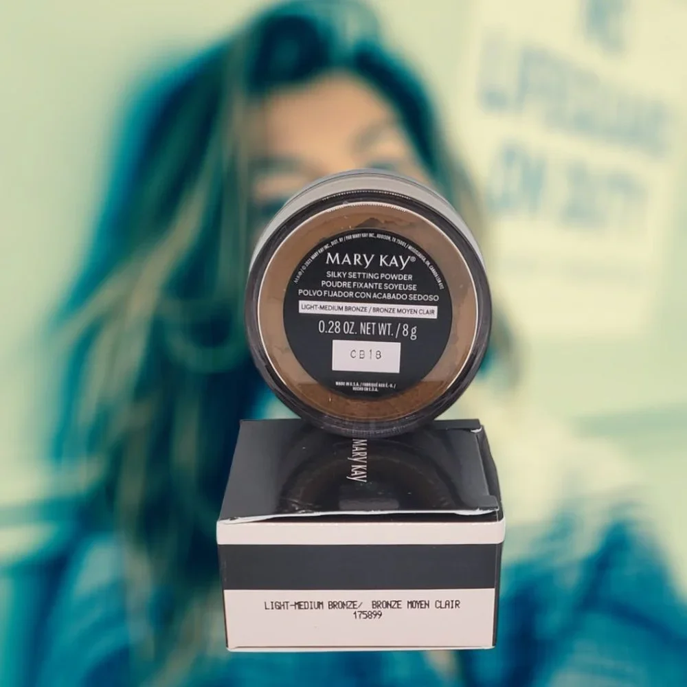 Light-to-Medium Bronze Silky Setting Powder - Mary Kay